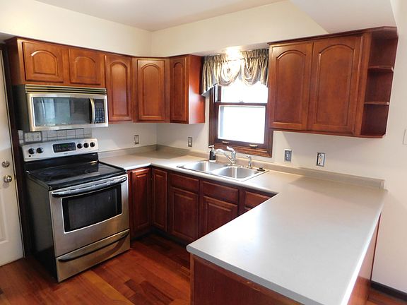 3rd image of 4805 Briarhill Dr