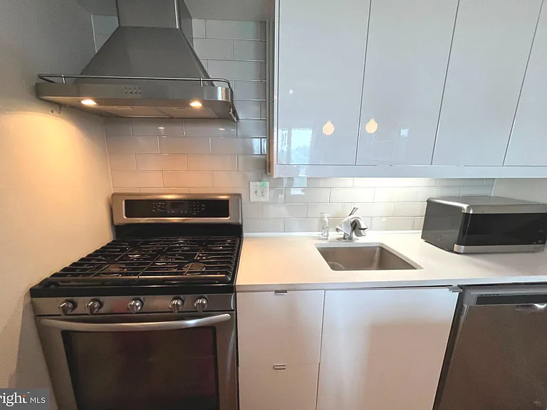 2500 N Van Dorn St #1020 — Photo 9