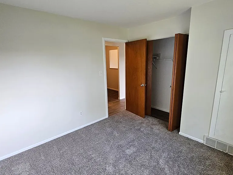71-127 E Sprague Rd — Photo 10