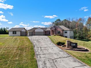 3201 Rolling Hills Dr, Manitowoc, WI 54220