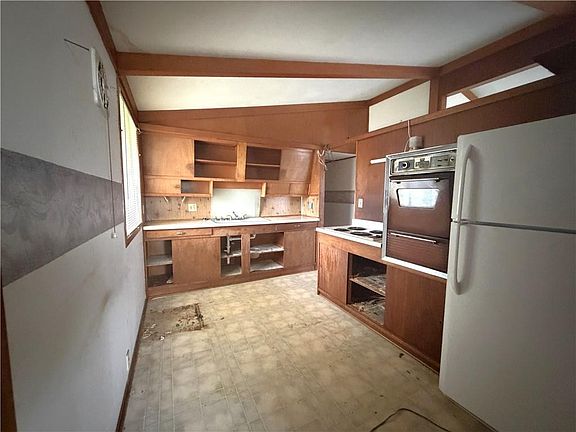 4th image of 86 11th St