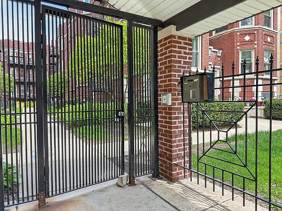 4th image of 1342 W Greenleaf Ave APT 1A