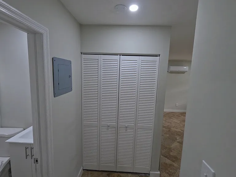 813 SW 29th St #4 — Photo 6