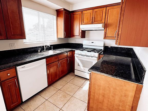 5th image of 15927 Prairie Ave APT 9