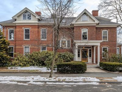 61 Crescent St APT 8, Northampton, MA, 01060