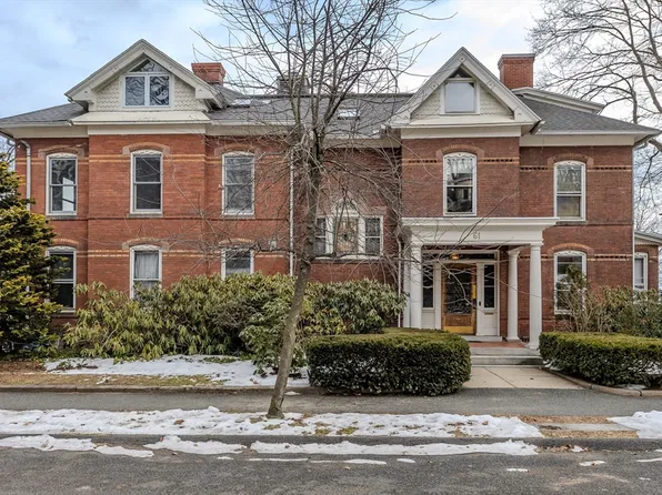 61 Crescent St APT 8, Northampton, MA 01060