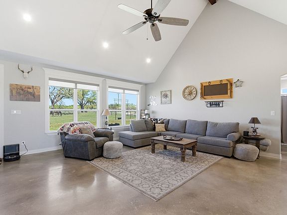 4th image of 4095 Agnes Cir