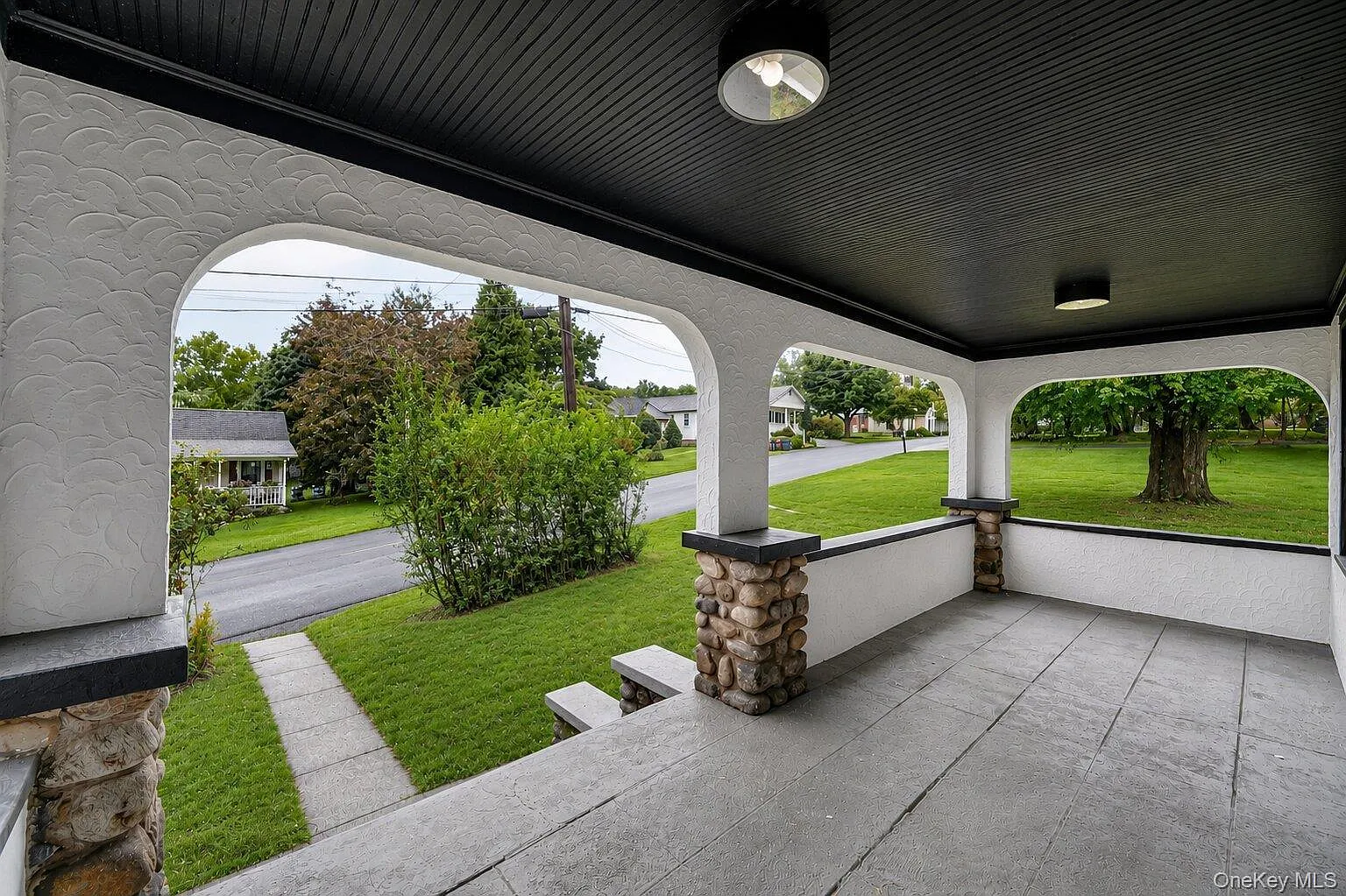 4 bed, 2.0 bath, 1911 sqft, $4,200 — Photo 4