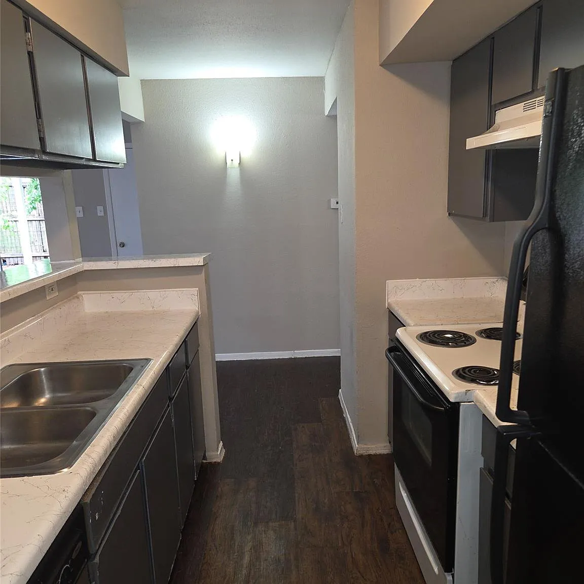 2 bed, 2.0 bath, 781 sqft, $1,225 — Photo 2