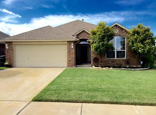 901 SW 40th St, Moore, OK 73160