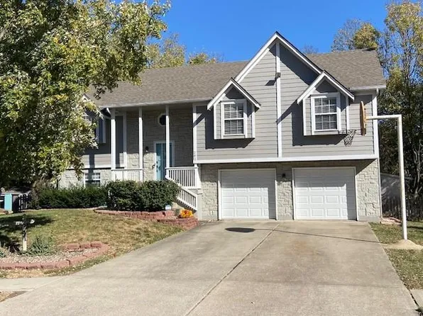 241 SE Topaz Dr, Lees Summit, MO 64063