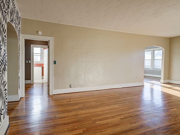 3rd image of 708 E Unaka Ave APT 1