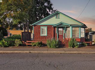 728 E Whiteaker Ave, Cottage Grove, OR 97424