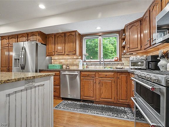 3rd image of 115 Queens Ln