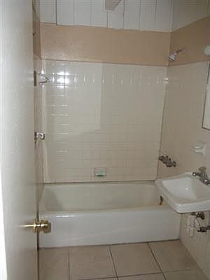 4th image of 911 E 124th Ave APT B