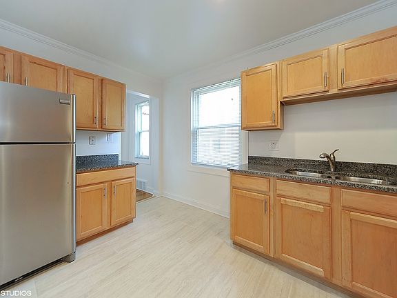 3rd image of 1209 Dewey Ave APT 1R
