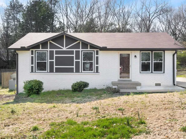 105 Oakwood Dr, Hendersonville, TN 37075