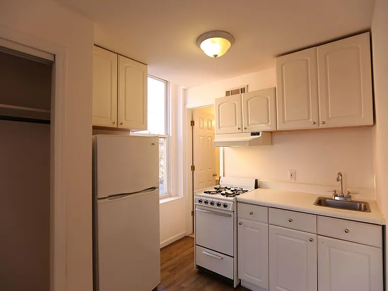 253 3rd St #2B — Photo 19