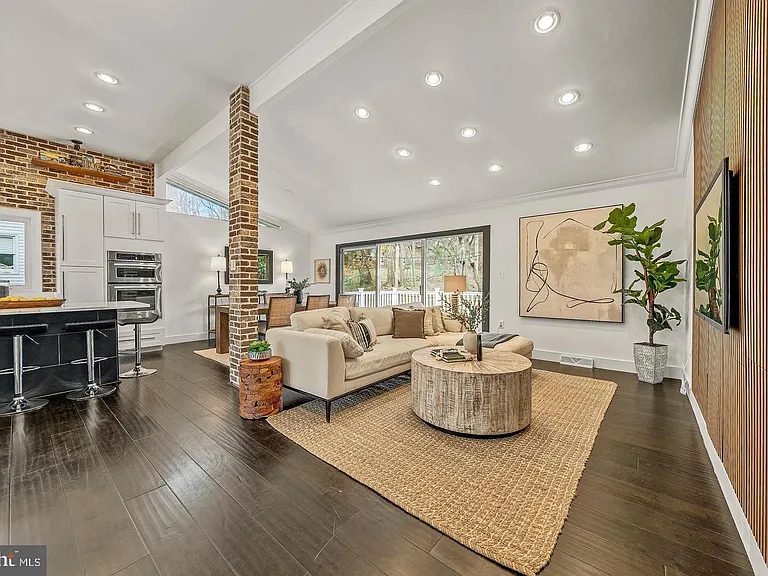 1717 Valley Ave — Photo 3
