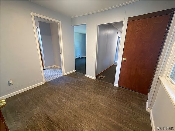 5th image of 137 Chestnut St