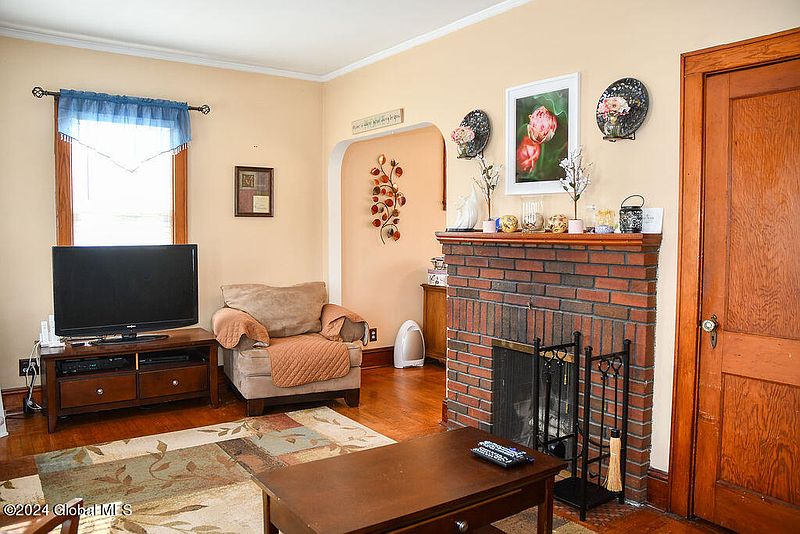 4th image of 37 Clifford Road