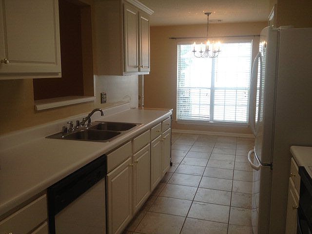 2nd image of 412 Simsbury Rdg