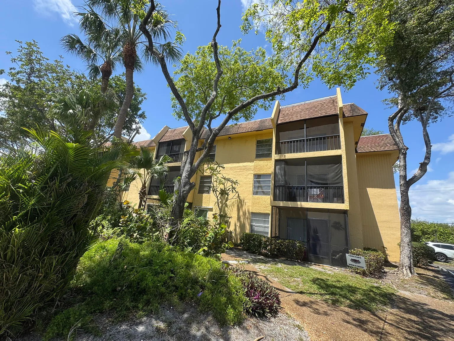 1 bed, 1.0 bath, 689 sqft, $1,800 — Photo 2