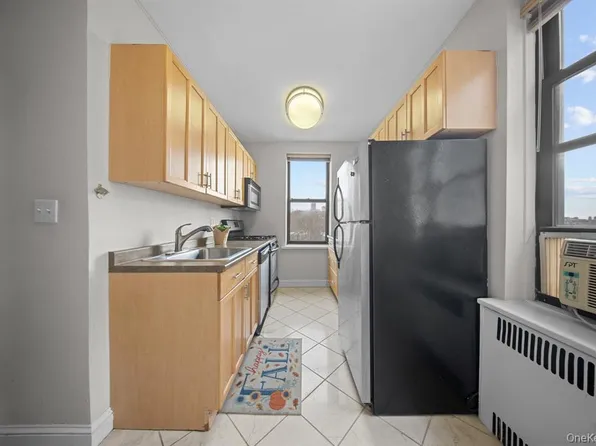 98-120 Queens Boulevard image 13 of 29