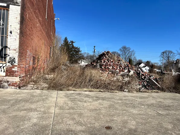 121 S Main St, Rankin, IL 60960