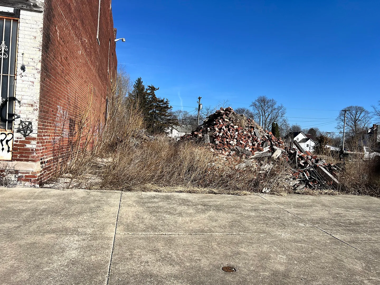 121 S Main St photo 1