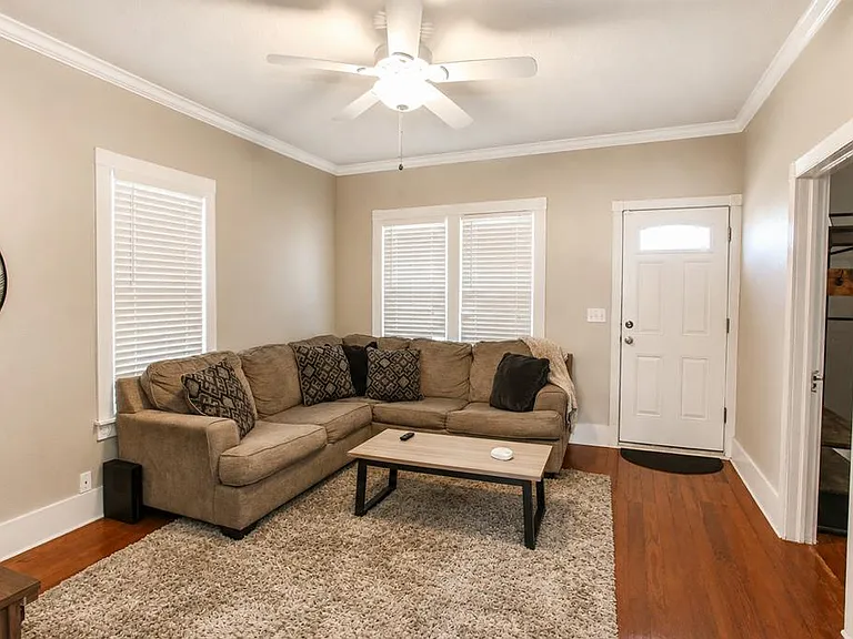 1809 S Lancaster St — Photo 4