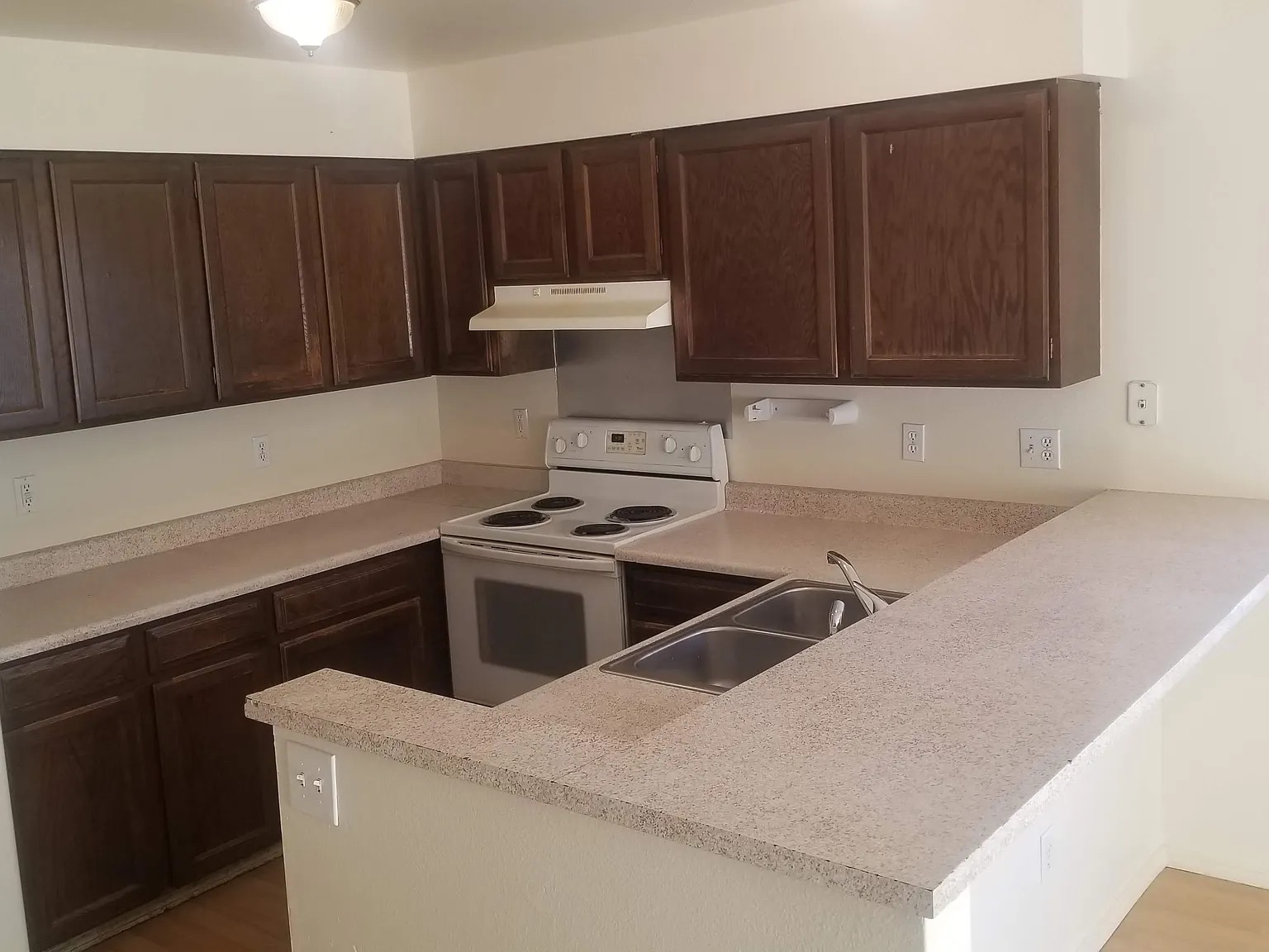 3 bed, 1170 sqft, $1,850 — Photo 1