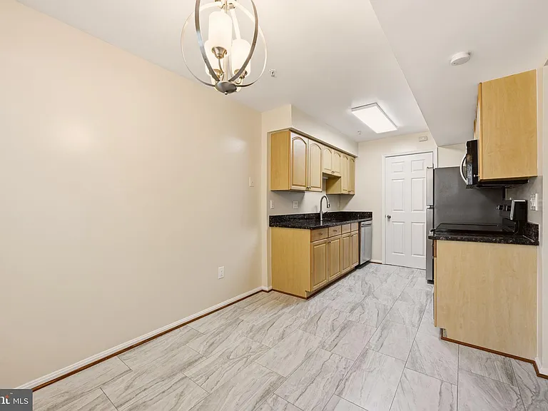 2505 McVeary Ct #11D — Photo 8