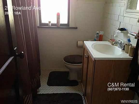 4th image of 28 Rowland Ave #1