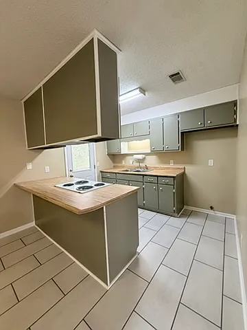 4 bed, 1242 sqft, $1,450 — Photo 4