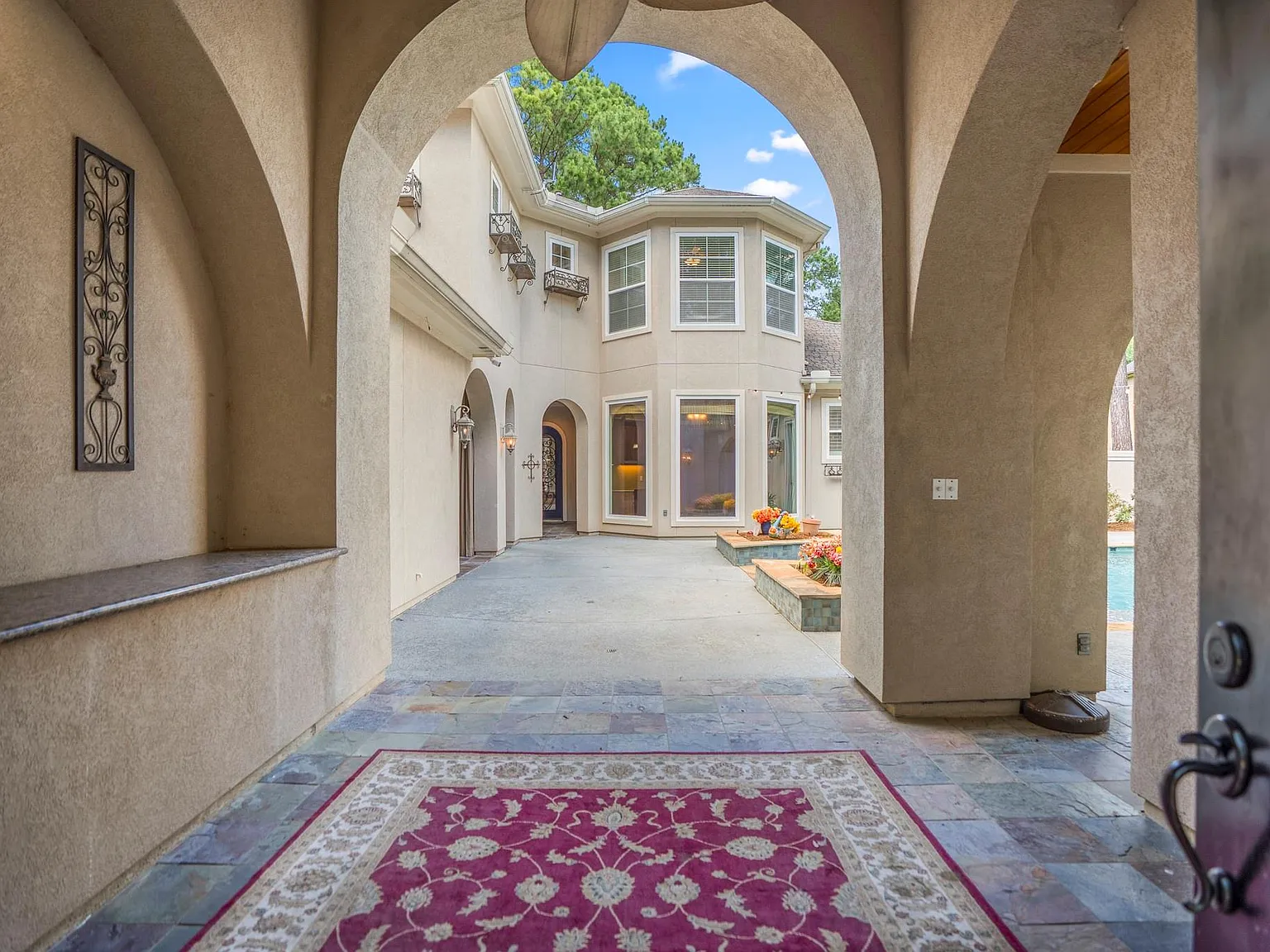 5 bed, 5.5 bath, 5833 sqft, $6,500 — Photo 4