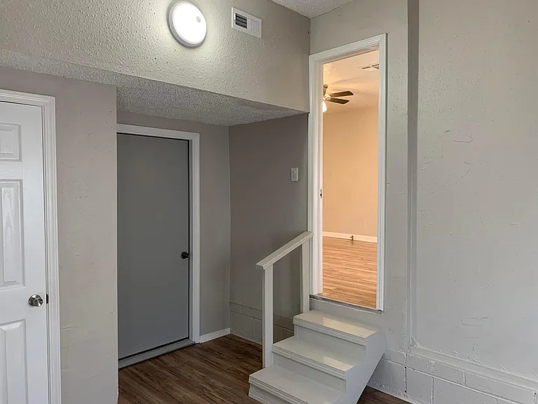 6903 NW 52nd St — Photo 15