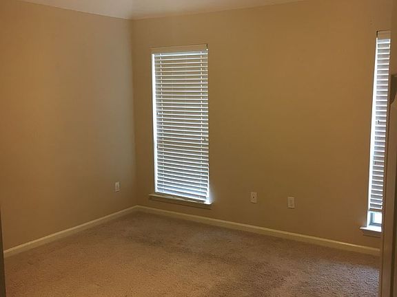 4th image of 40463 Bailey Dr