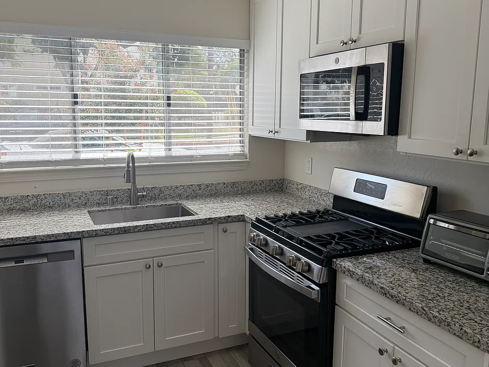 1601 Laguna St #3