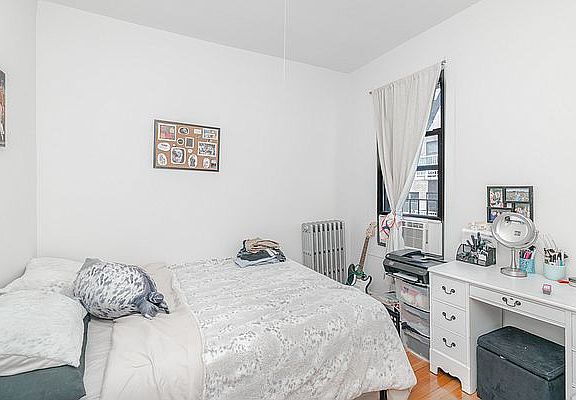 4th image of 3086 32nd St APT 23