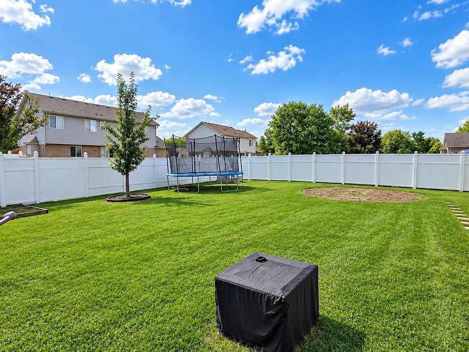 15818 E 14 Mile Rd, photo 6