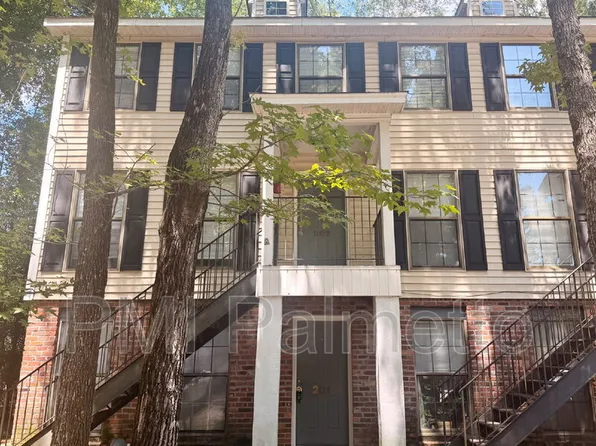 33 Chestnut Ferry Rd APT 201, Camden, SC 29020