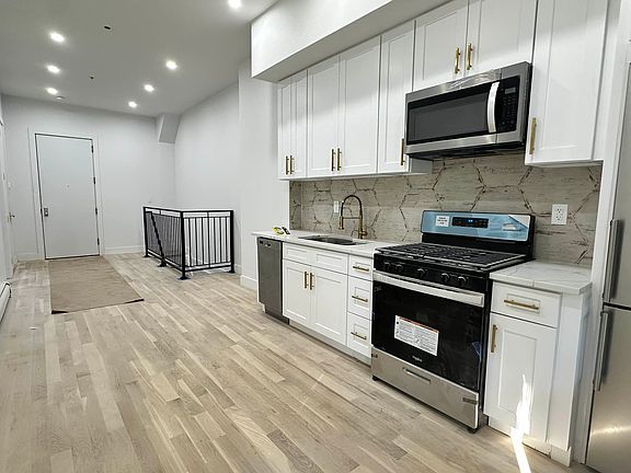 4th image of 942 51st St #2R