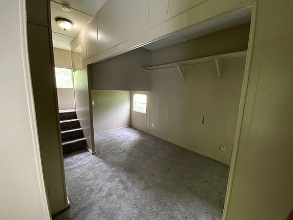 4th image of 810 Merriman Ave