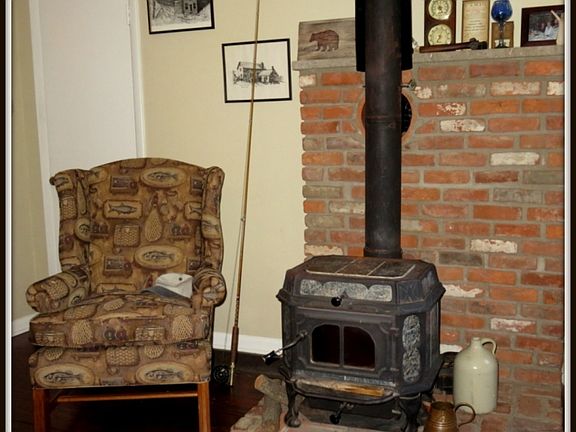 4th image of 18 Old Wood Ln