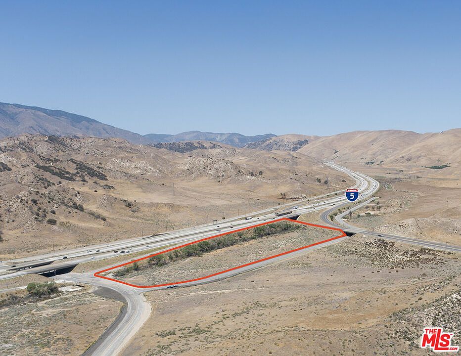 2nd image of 5 Quail Lake Rd