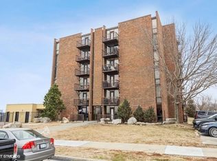 2933 Baltimore Ave APT 402, Kansas City, MO 64108