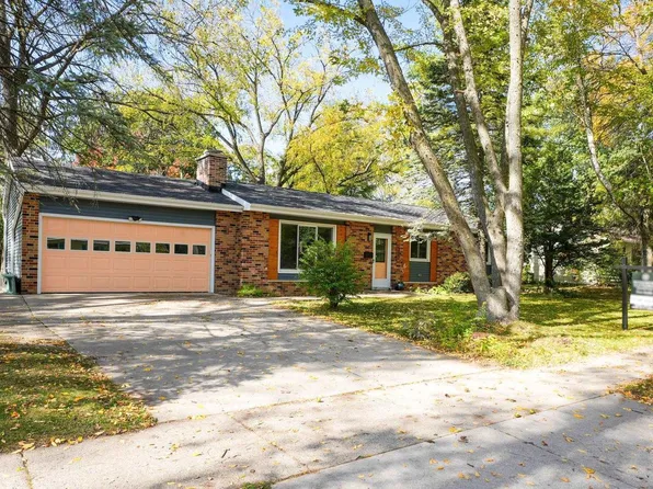 2302 Manor Green Drive, Madison, WI 53711