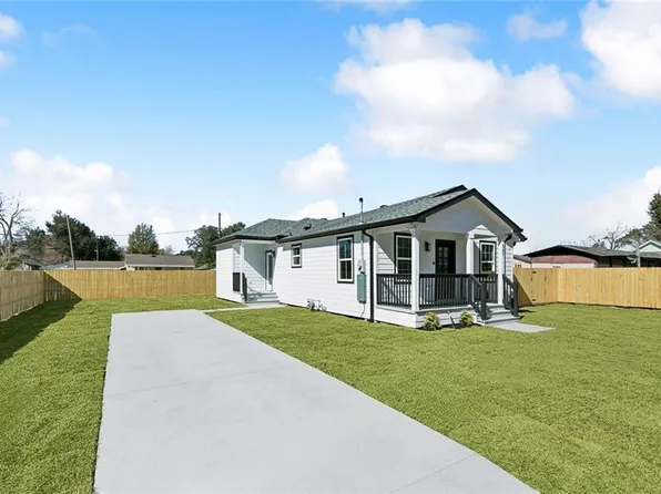 587 W Easy St, Destrehan, LA 70047