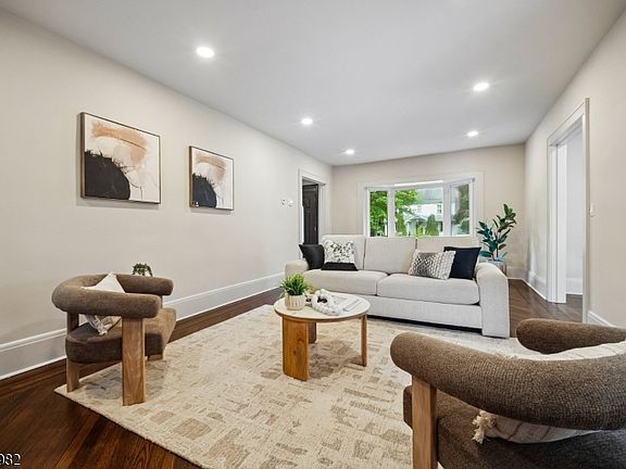 5th image of 700-04 Sheridan Ave